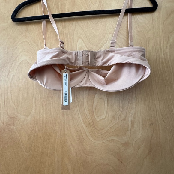 Skims Smoothing Intimates Unlined Strapless Bra - Picture 4 of 6